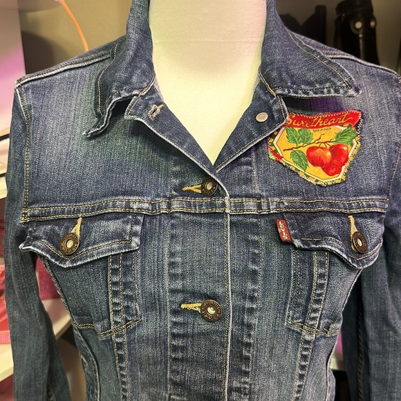 Levi Strauss & CO. Jean jacket with patches - Picture 2 of 11